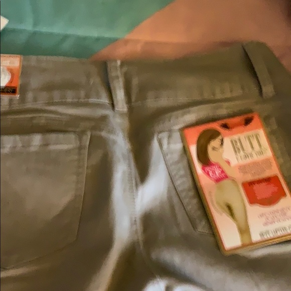 Butt Lifting Pants - Picture 4 of 4